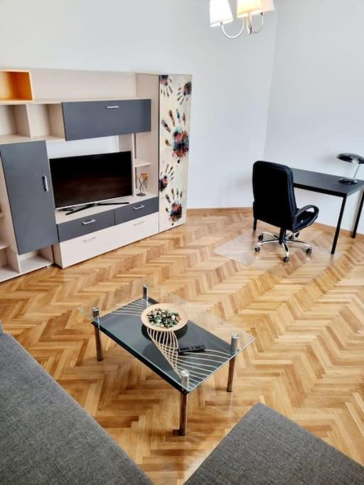 Cozy Apartment Near City Center Βουκουρέστι Εξωτερικό φωτογραφία