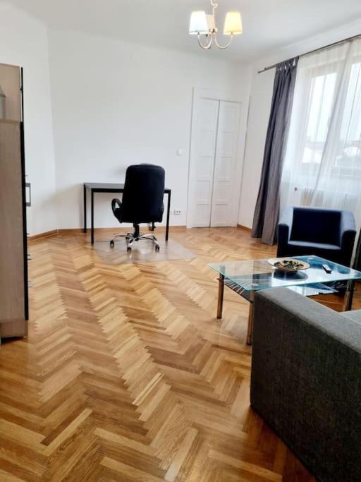 Cozy Apartment Near City Center Βουκουρέστι Εξωτερικό φωτογραφία